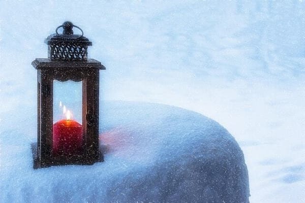 Illuminate Your Space with a Solar Lantern Light!